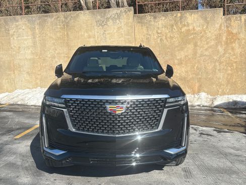 Used 2024 Cadillac Escalade Premium Luxury image 3