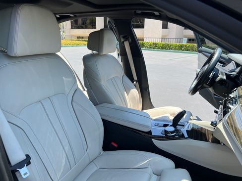 Used 2018 BMW M550i xDrive w/ Driving Assistance Package image 14