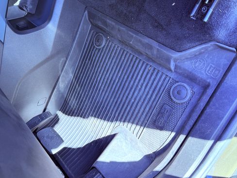 Used 2024 GMC Acadia AT4 w/ Luxury Package image 15