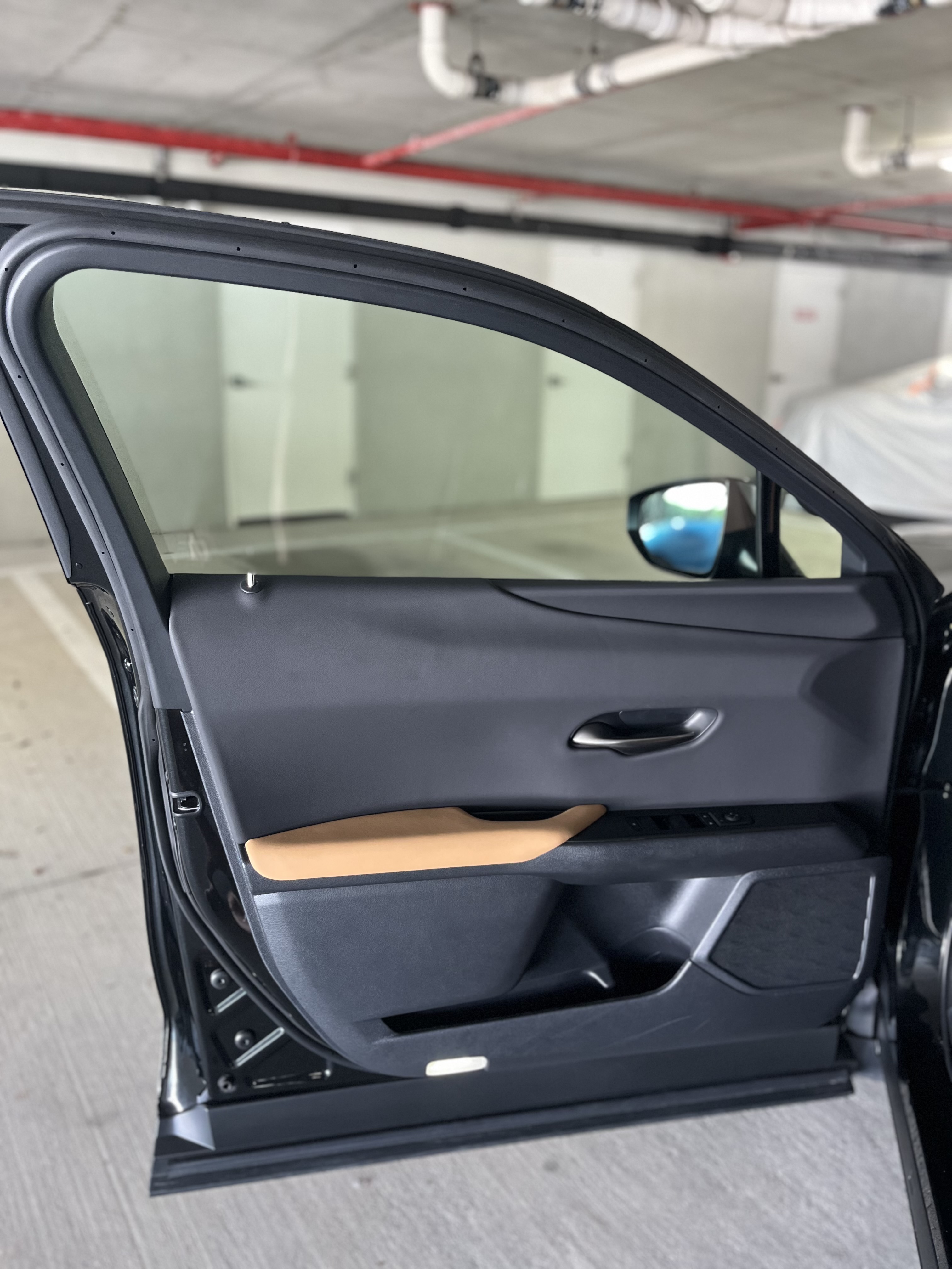 Used 2025 Lexus UX 300h FWD w/ Accessory Package (Z1) image 11