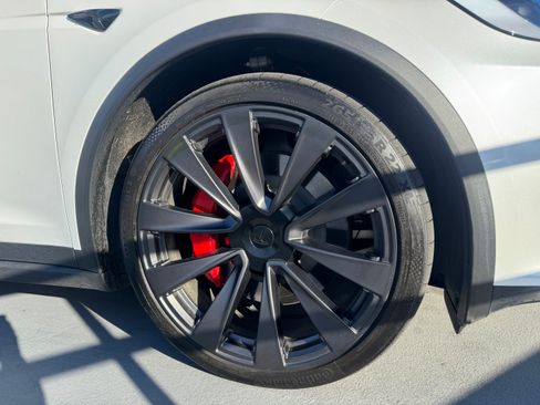 Used 2025 Tesla Model X Plaid image 11