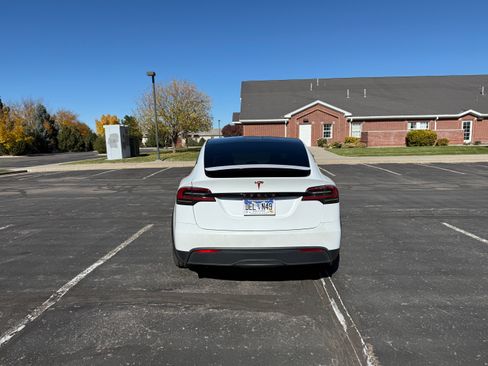 Used 2022 Tesla Model X image 5