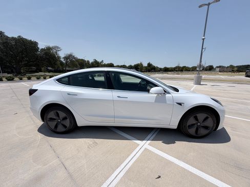 Used 2020 Tesla Model 3 Standard Range Plus RWD image 4
