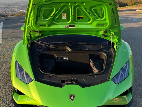 Used 2021 Lamborghini Huracan EVO image 12