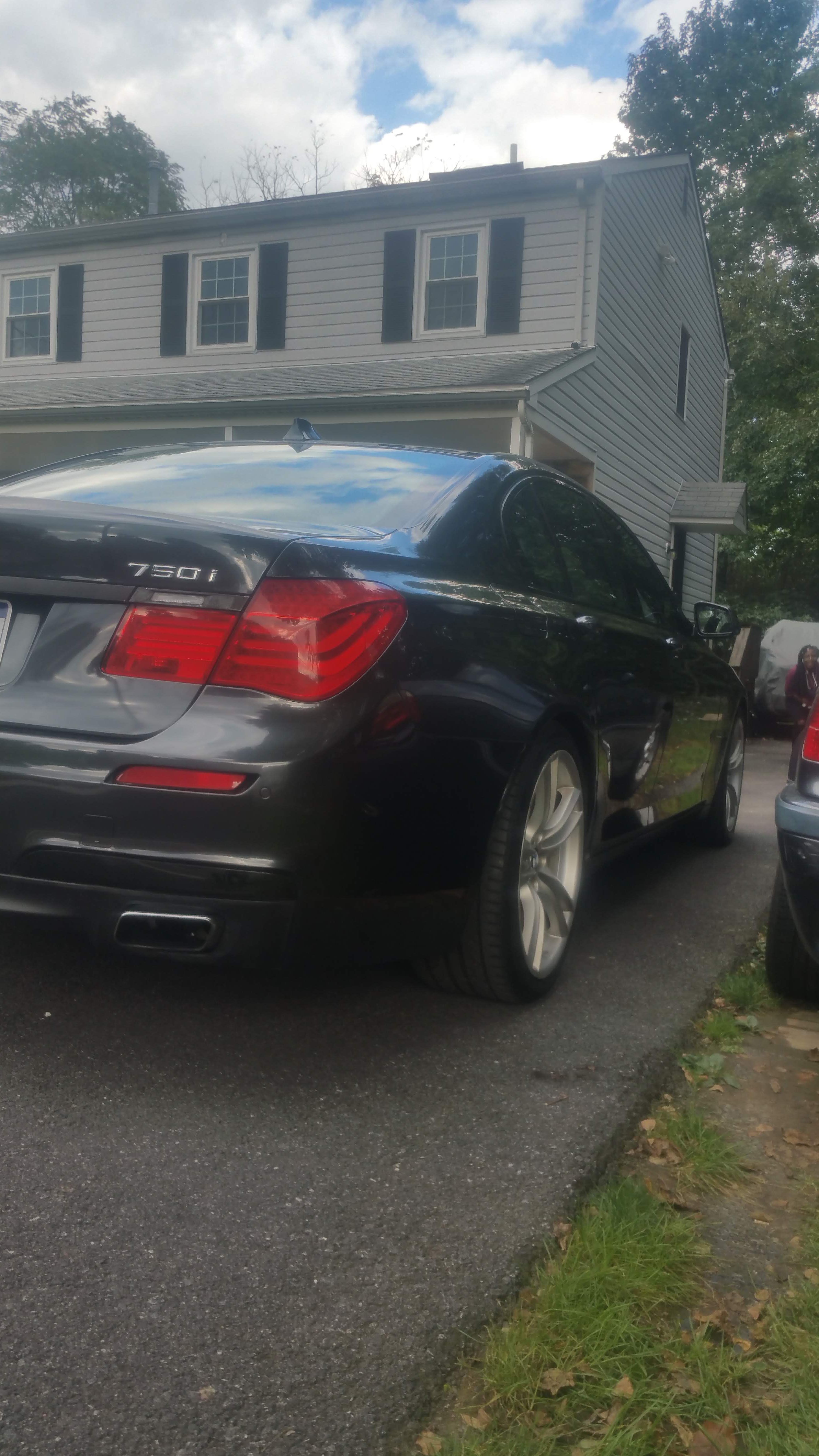 Used 2011 BMW 750i RWD image 15