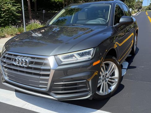 Used 2019 Audi Q5 2.0T Premium Plus w/ Premium Plus Package AWD/4WD image 1