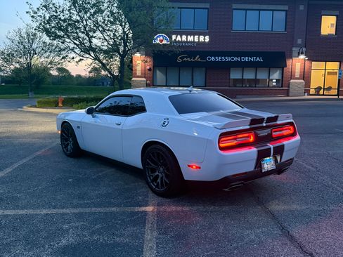 Used 2015 Dodge Challenger SRT w/ Technology Group RWD image 2