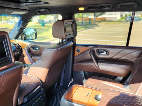 Used 2016 INFINITI QX80 Limited w/ All Season Package image 26