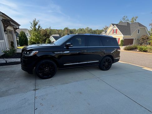 Used 2023 Lincoln Navigator Reserve image 16