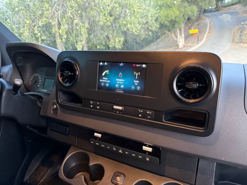Used 2019 Mercedes-Benz Sprinter 2500 image 22