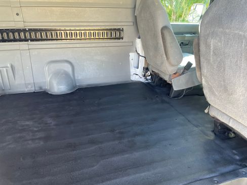 Used 2010 Ford E-250 and Econoline 250 image 19