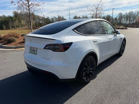 Used 2022 Tesla Model Y Performance image 9