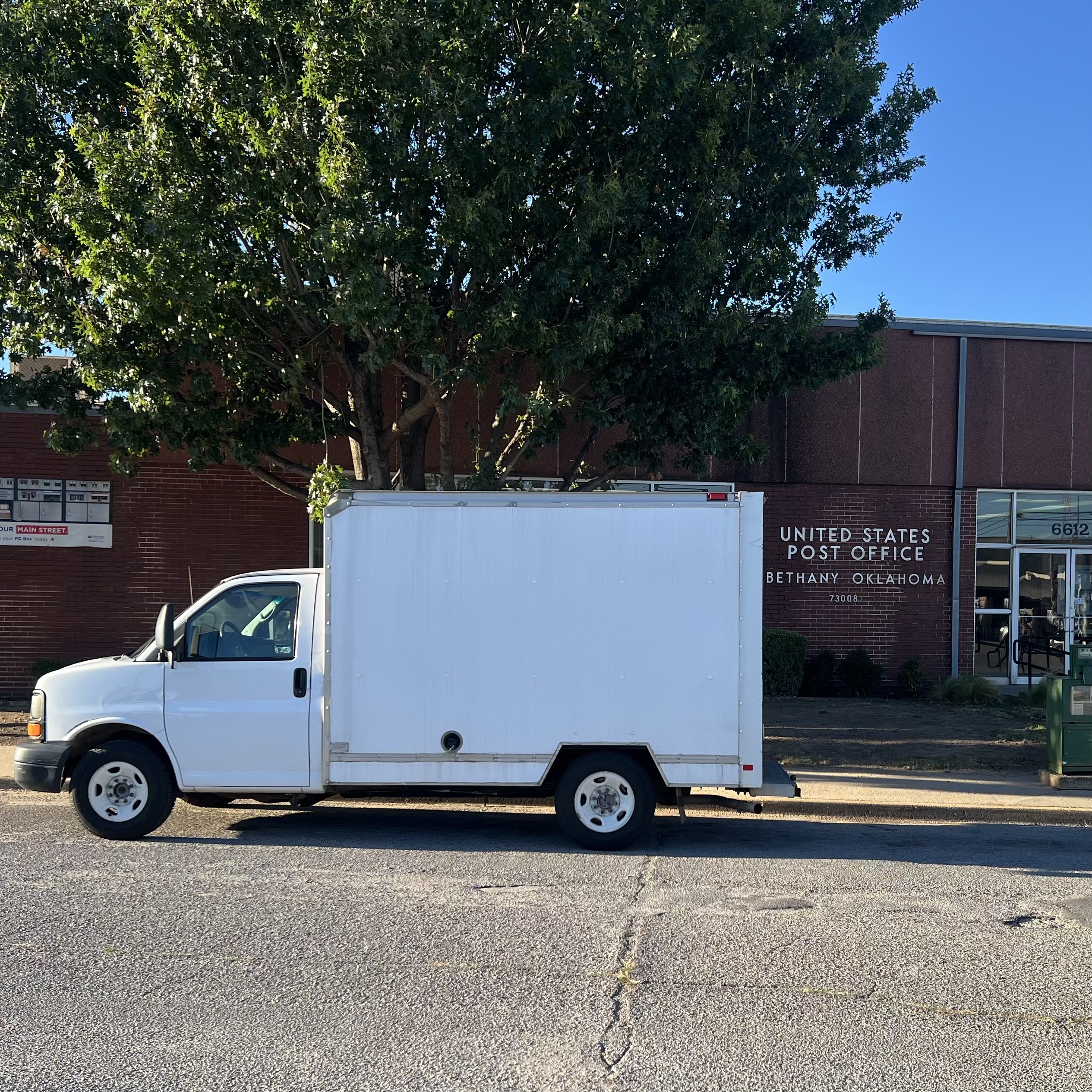 Used 2012 GMC Savana 3500 RWD image 1