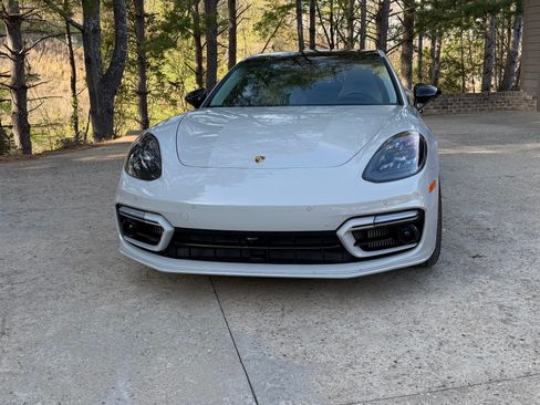 Used 2023 Porsche Panamera 4S image 2