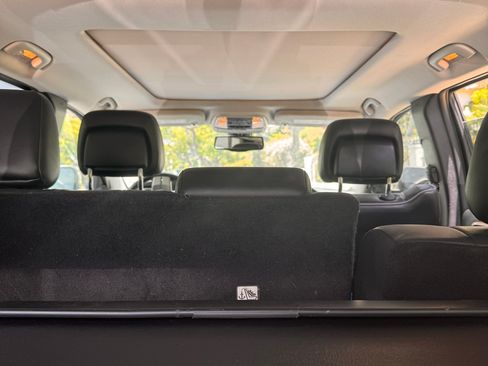 Used 2013 Jeep Grand Cherokee Overland RWD image 11