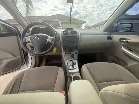 Used 2013 Toyota Corolla LE FWD image 11