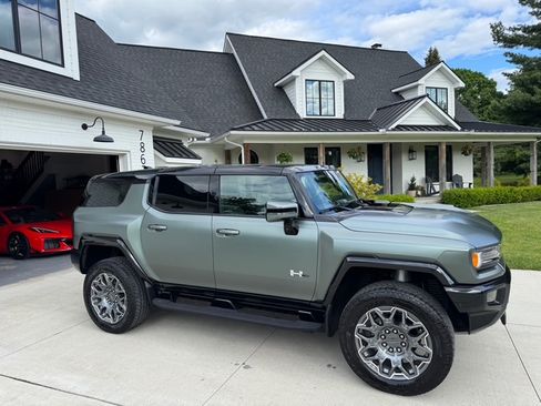 Used 2024 GMC Hummer EV 3X w/ LPO, Illumination Package image 2