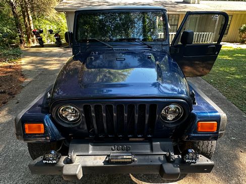 Used 2005 Jeep Wrangler Unlimited w/ Security Group AWD/4WD image 4
