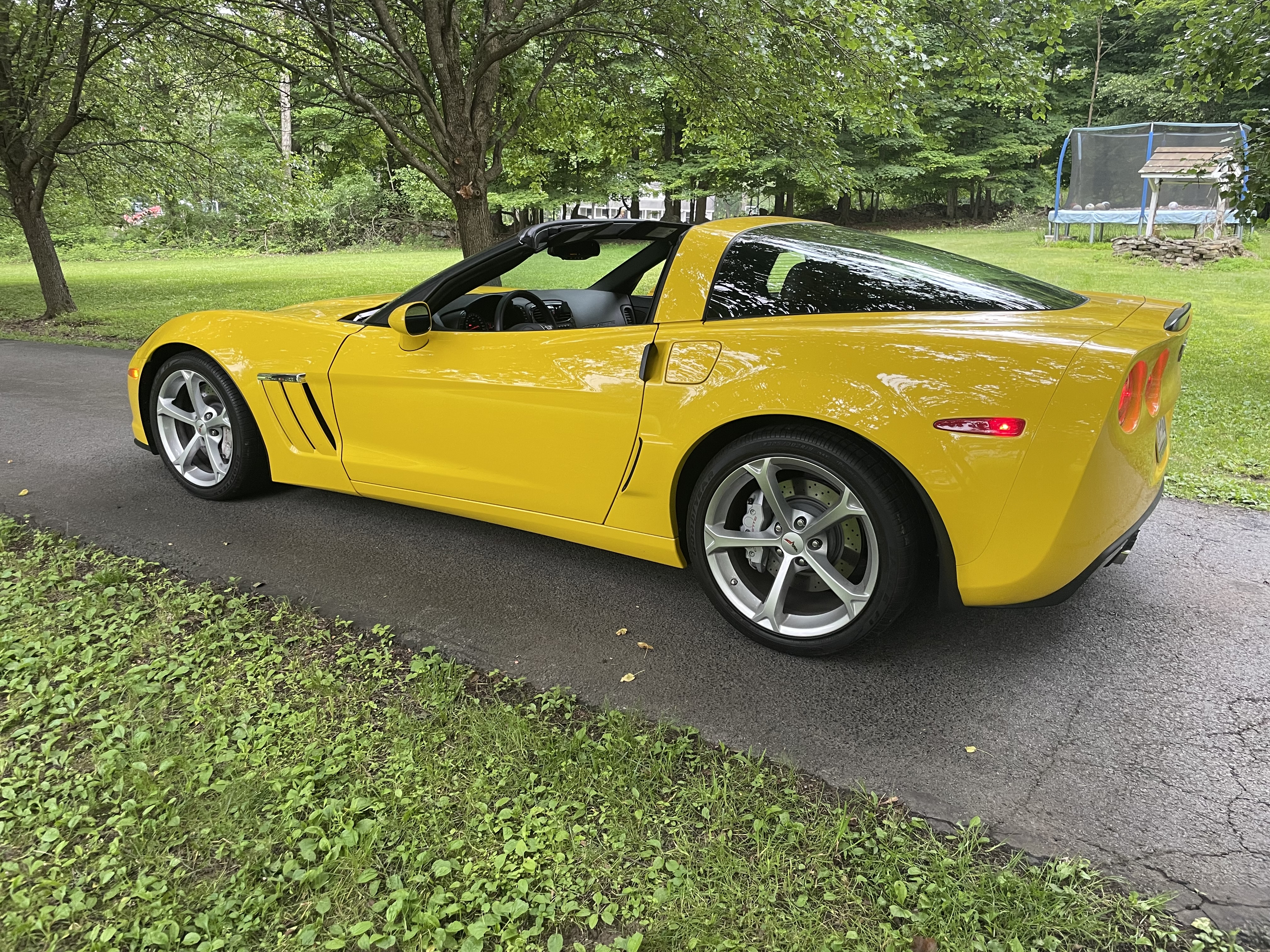 Used 2010 Chevrolet Corvette Grand Sport w/ Preferred Equipment Group RWD image 4