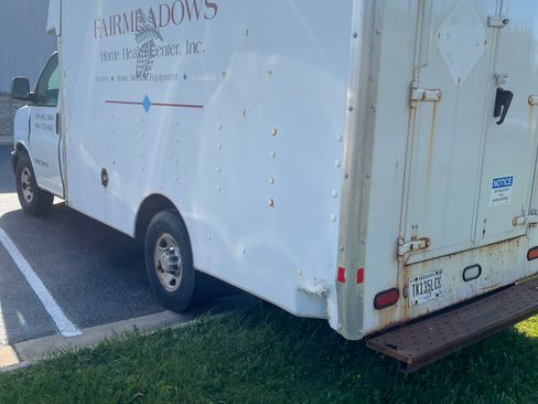 Used 2010 Chevrolet Express 3500 image 5