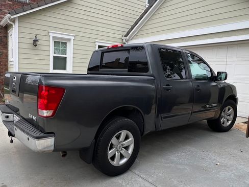 Used 2009 Nissan Titan SE w/ SE Drivers Convenience Pkg image 2