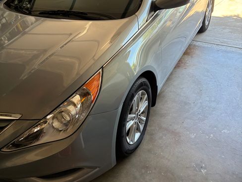 Used 2011 Hyundai Sonata GLS w/ Popular Equipment Pkg 2 FWD image 2