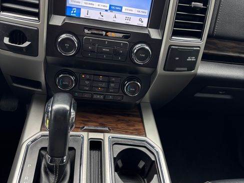 Used 2019 Ford F150 Lariat image 8