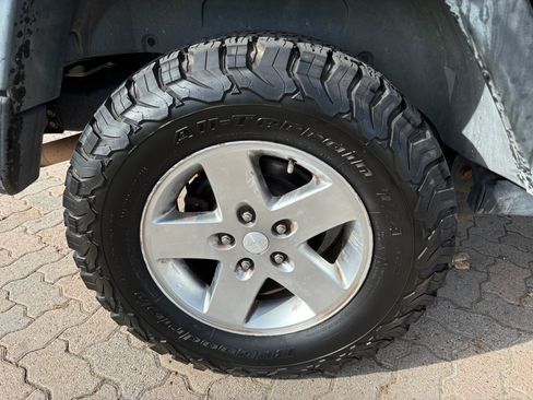 Used 2011 Jeep Wrangler Unlimited Rubicon w/ Trailer Tow Group image 8