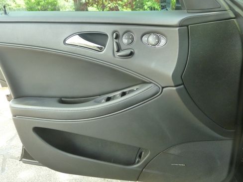 Used 2009 Mercedes-Benz CLS 550 image 16