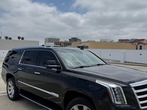 Used 2019 Cadillac Escalade ESV Luxury image 10
