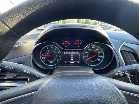 Used 2017 Chevrolet Cruze LT image 14