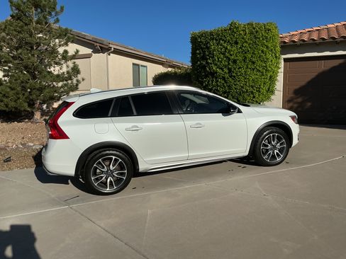 Used 2018 Volvo V60 T5 Cross Country w/ Convenience Package AWD/4WD image 1