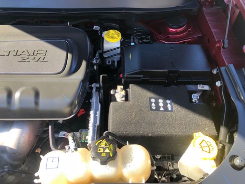 Used 2019 Jeep Cherokee Latitude Plus w/ Cold Weather Group image 27