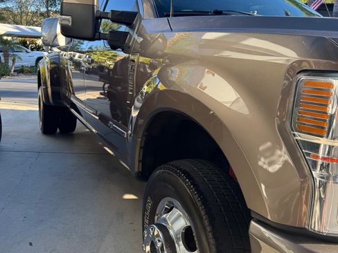 Used 2022 Ford F350 Limited image 5