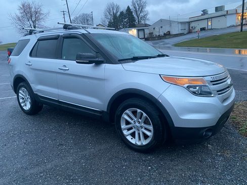 Used 2012 Ford Explorer XLT image 2