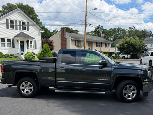 Used 2018 GMC Sierra 1500 SLT w/ Suspension Package, Off-Road AWD/4WD image 4