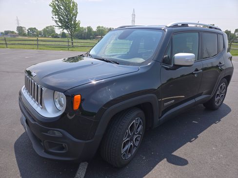 Used 2016 Jeep Renegade Limited image 2