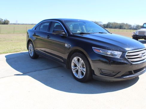 Used 2018 Ford Taurus SEL w/ Equipment Group 201A image 4