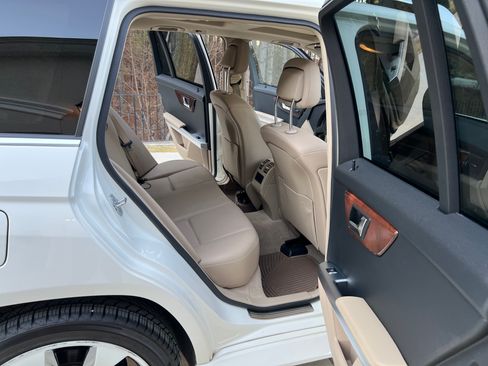 Used 2010 Mercedes-Benz GLK 350 4MATIC image 5