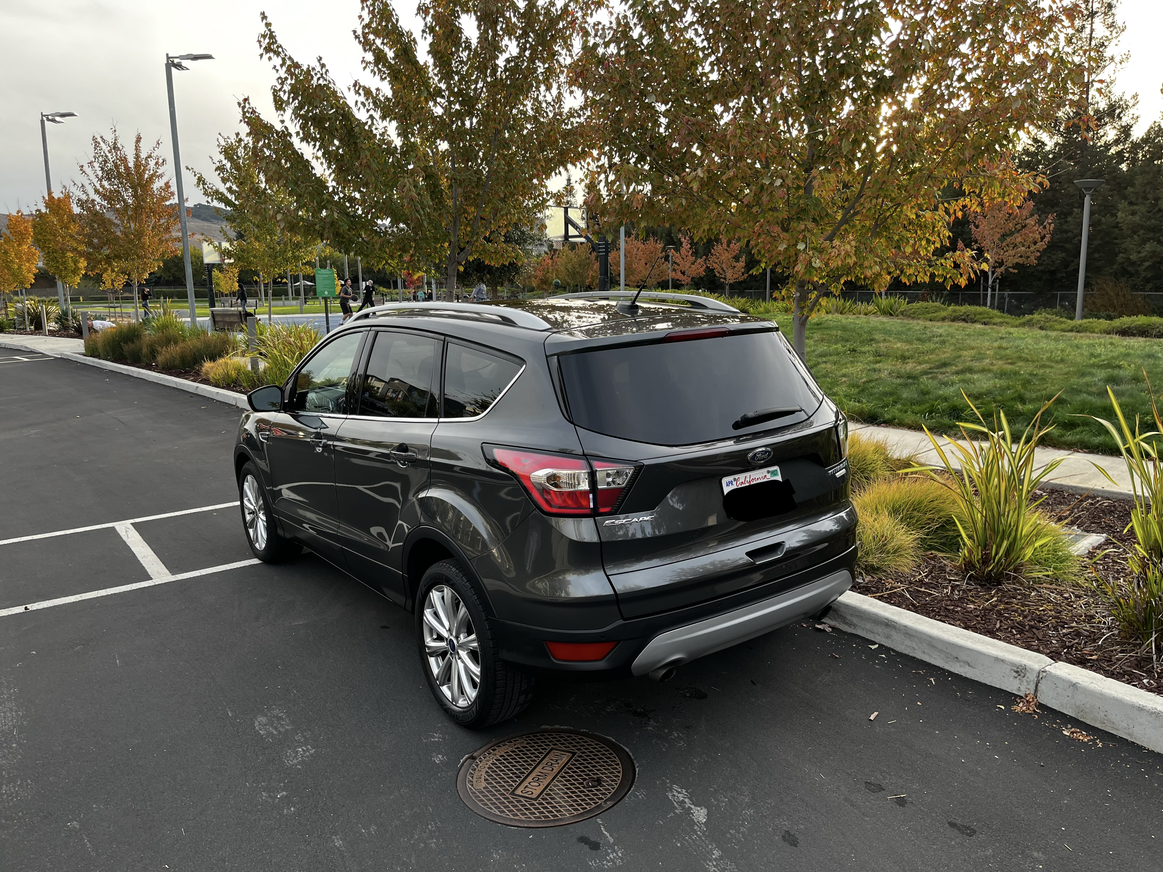 Used 2017 Ford Escape Titanium FWD image 9
