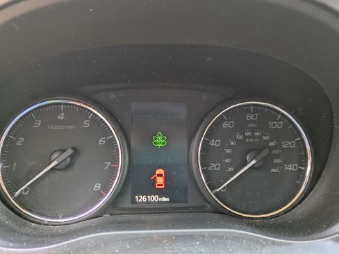 Used 2015 Mitsubishi Outlander SE image 2