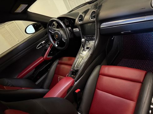 Used 2019 Porsche 718 Cayman S image 10