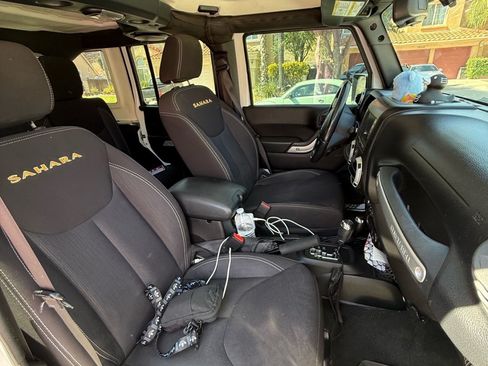 Used 2013 Jeep Wrangler Unlimited Sahara w/ Connectivity Group AWD/4WD image 4