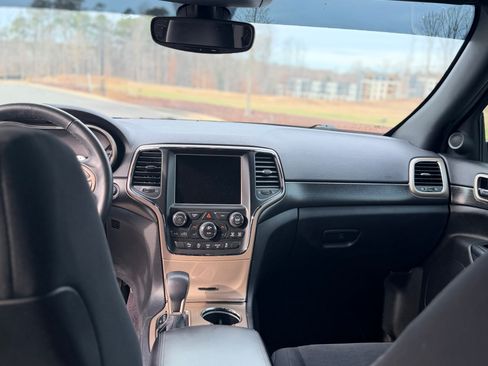 Used 2017 Jeep Grand Cherokee Laredo w/ Quick Order Package 23E image 11