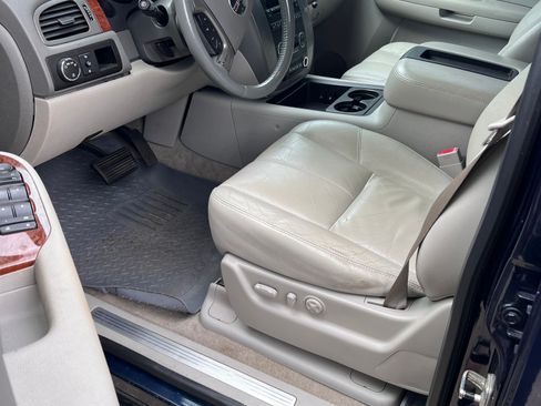 Used 2008 GMC Yukon SLT w/ SLT Preferred Equipment Group image 5