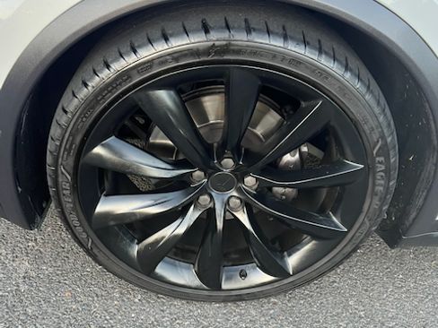 Used 2017 Tesla Model X 75D image 21