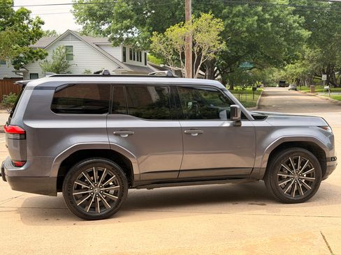 Used 2025 Lexus GX 550 w/ Cold Area Package image 6