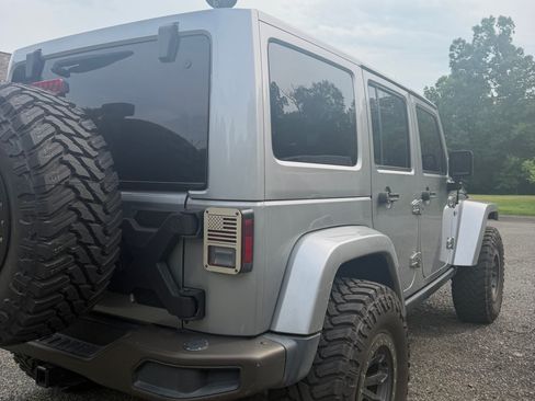 Used 2016 Jeep Wrangler Unlimited Sahara AWD/4WD image 4