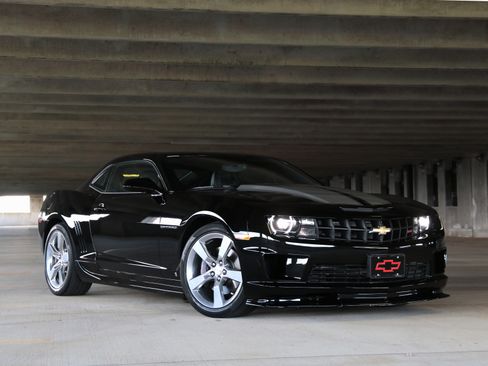 Used 2010 Chevrolet Camaro SS w/ LPO, Ground Effects Package RWD image 4