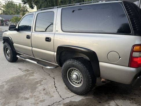 Used 2001 Chevrolet Suburban 2500 LS w/ LS Preferred Equipment Group image 5